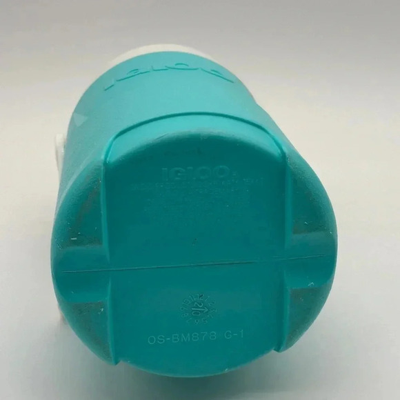 Igloo 1/2 Gallon Laguna Sport Beverage Jug with Hooks - Light Blue - Picture 5 of 7